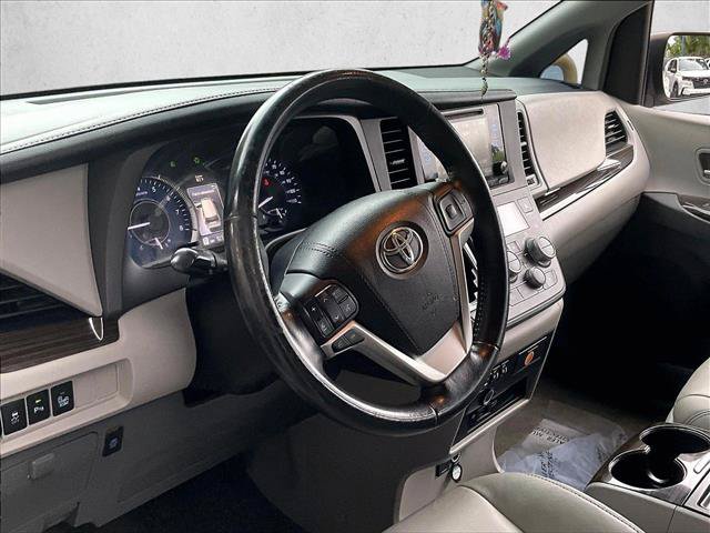 Used 2017 Toyota Sienna XLE FWD image 14