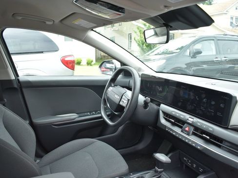 Used 2025 Kia K4 FWD image 19