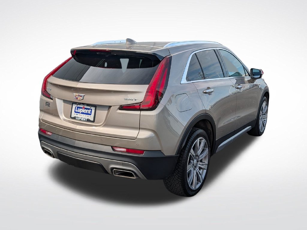 Used 2022 Cadillac XT4 Premium Luxury w/ Enhanced Visibility Package FWD image 3