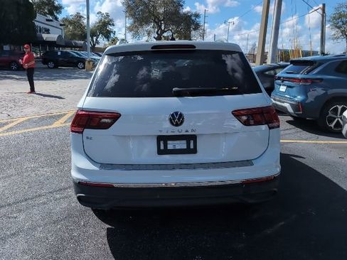 Certified 2022 Volkswagen Tiguan SE w/ Panoramic Sunroof Package image 6