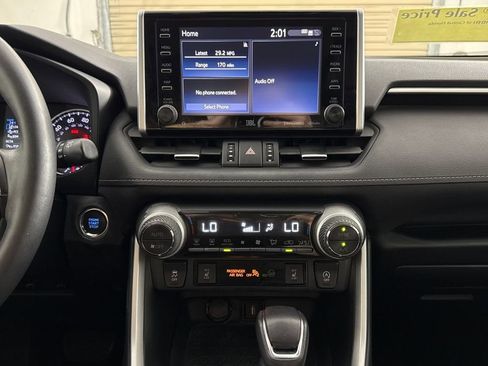 Used 2020 Toyota RAV4 XLE Premium image 15