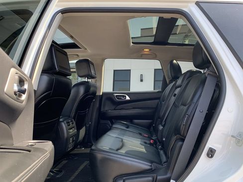 Used 2018 Nissan Pathfinder Platinum AWD/4WD image 27