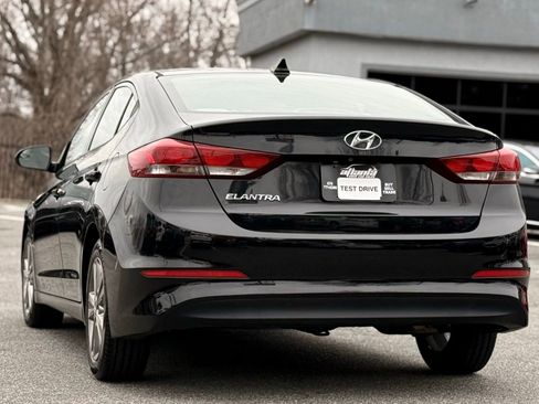 Used 2017 Hyundai Elantra SE image 3