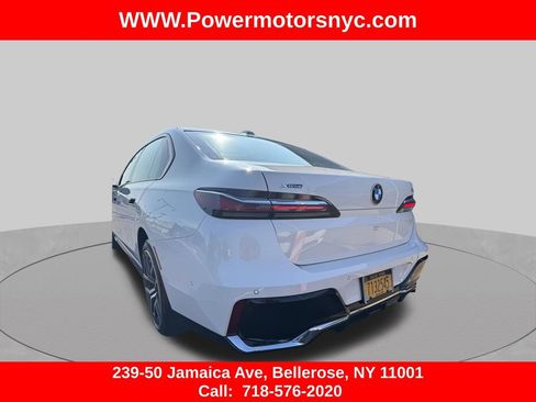 Used 2024 BMW 740i xDrive AWD/4WD image 8