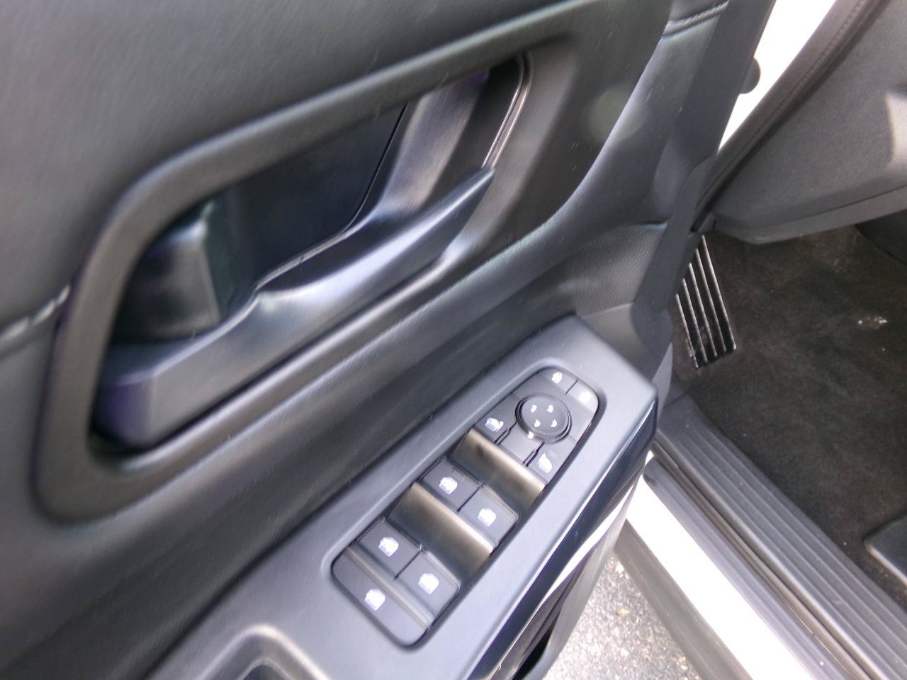 Used 2024 Nissan Pathfinder SV AWD/4WD image 11