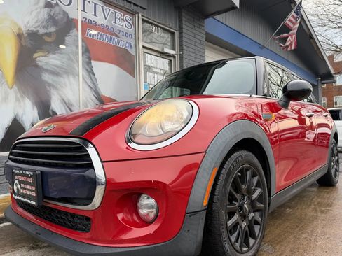 Used 2017 MINI Cooper 4-Door Hardtop image 7
