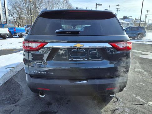 Used 2021 Chevrolet Traverse LT w/ LT Premium Package image 4