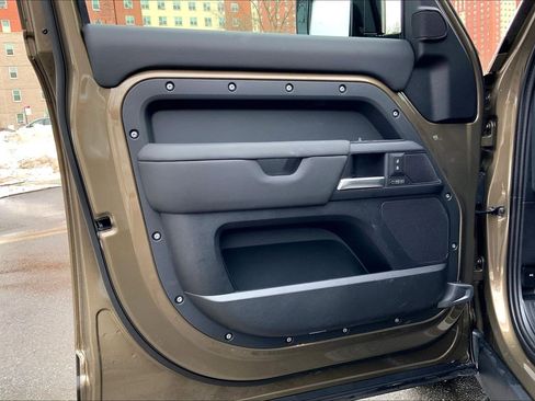 New 2026 Land Rover Defender 110 X-Dynamic SE image 10