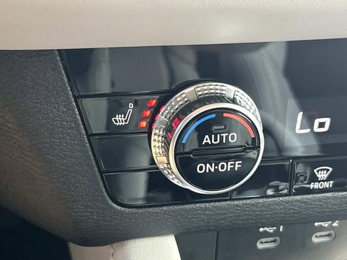 Used 2025 Mitsubishi Outlander SE FWD image 30