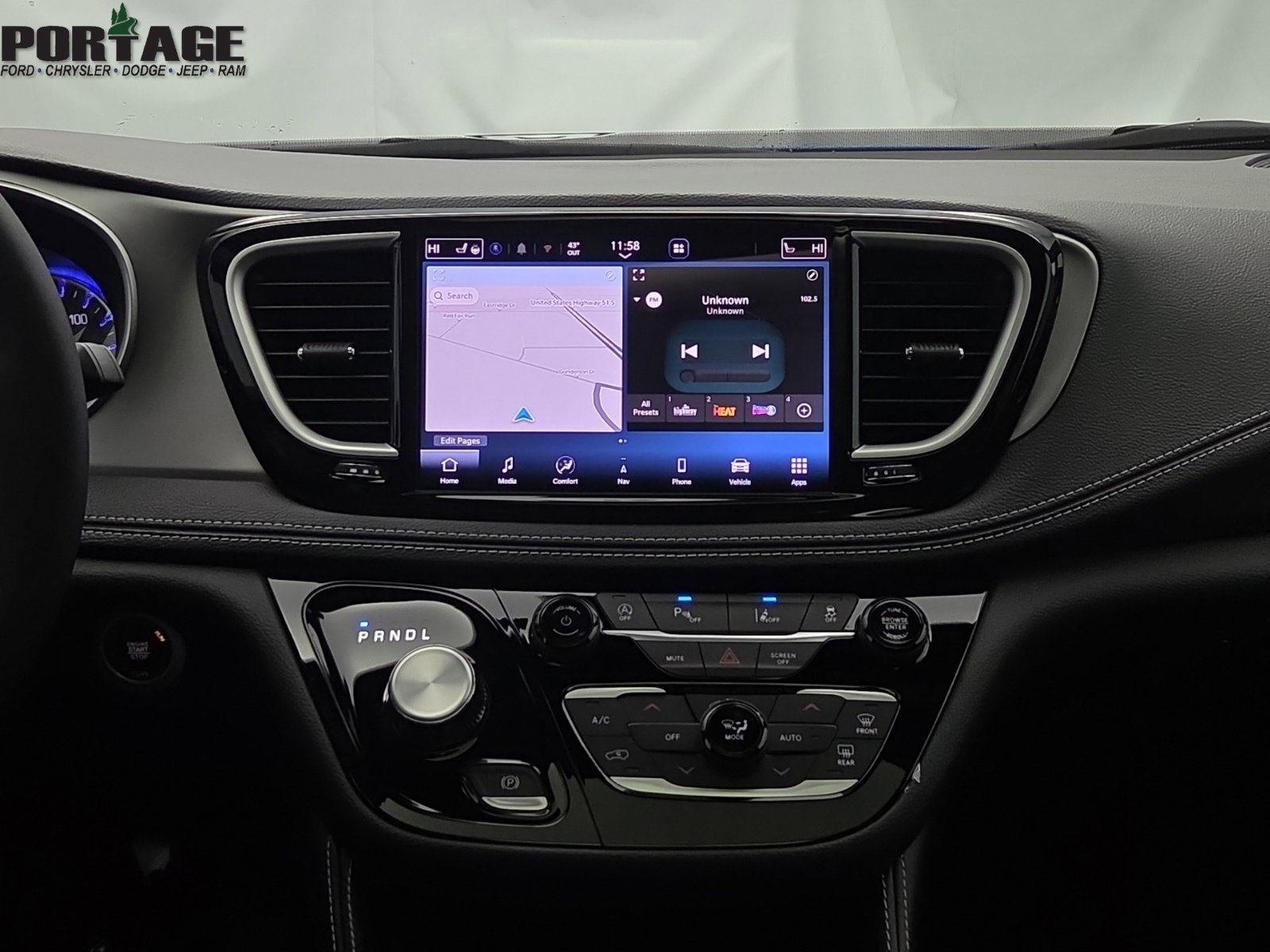New 2027 Chrysler Pacifica Limited AWD/4WD image 24