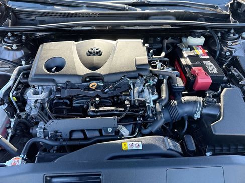 Used 2018 Toyota Camry XLE image 31
