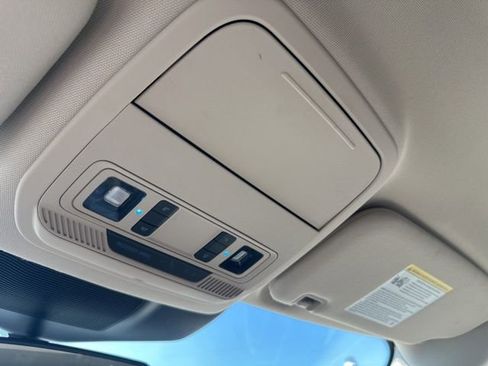 Used 2021 Ford Explorer XLT w/ Equipment Group 202A image 43