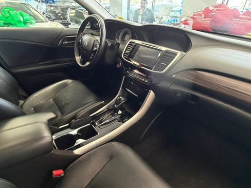 Used 2017 Honda Accord Touring image 28
