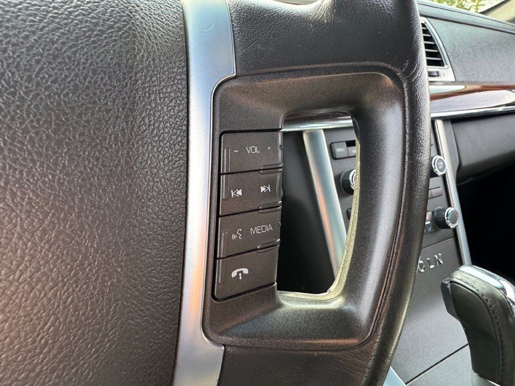 Used 2009 Lincoln MKS AWD image 31