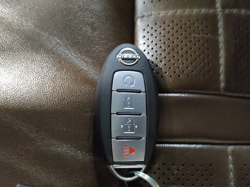 Used 2021 Nissan Titan Platinum Reserve w/ Moonroof Package image 32