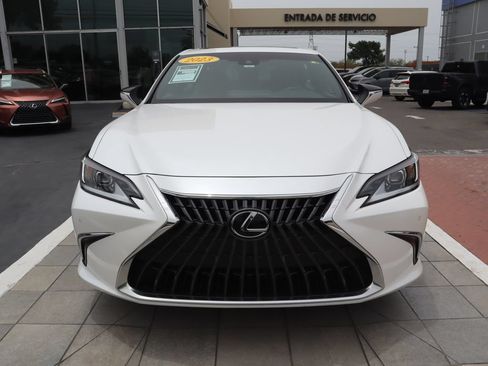 Used 2023 Lexus ES 300h w/ Premium Package FWD image 2