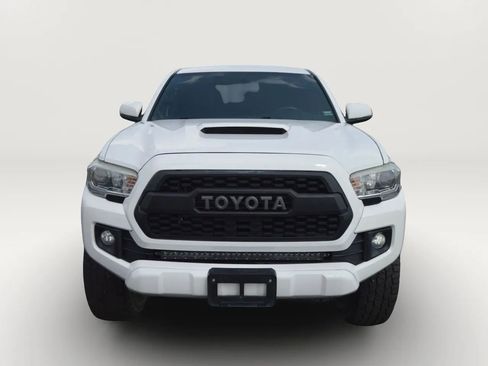 Used 2016 Toyota Tacoma TRD Sport w/ Towing Package RWD image 2