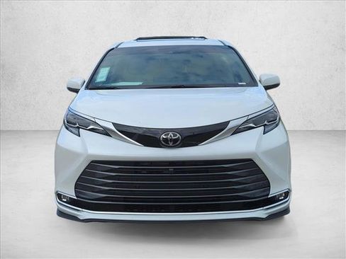 New 2026 Toyota Sienna Platinum image 2