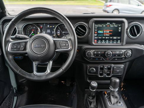 Used 2023 Jeep Wrangler Unlimited Sahara w/ Cold Weather Group AWD/4WD image 13