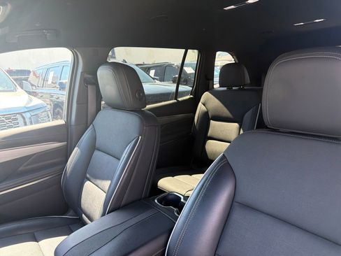 Used 2025 Buick Enclave Preferred w/ Power Package FWD image 32
