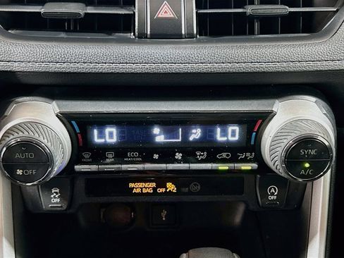 Used 2020 Toyota RAV4 XLE FWD image 13