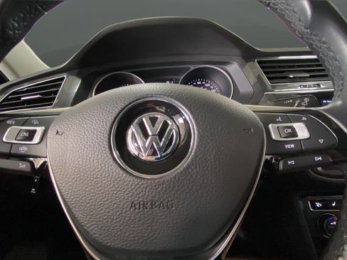 Used 2019 Volkswagen Tiguan SE w/ Panoramic Sunroof Package AWD/4WD image 16