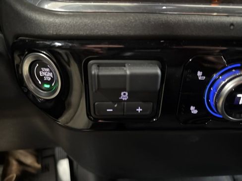 Used 2025 GMC Sierra 1500 SLT image 43