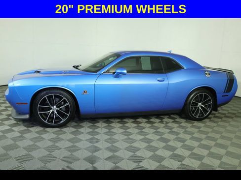 Used 2016 Dodge Challenger R/T Scat Pack w/ Leather Interior Group RWD image 7