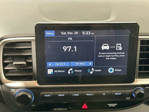 Used 2024 Hyundai Venue SE FWD image 11