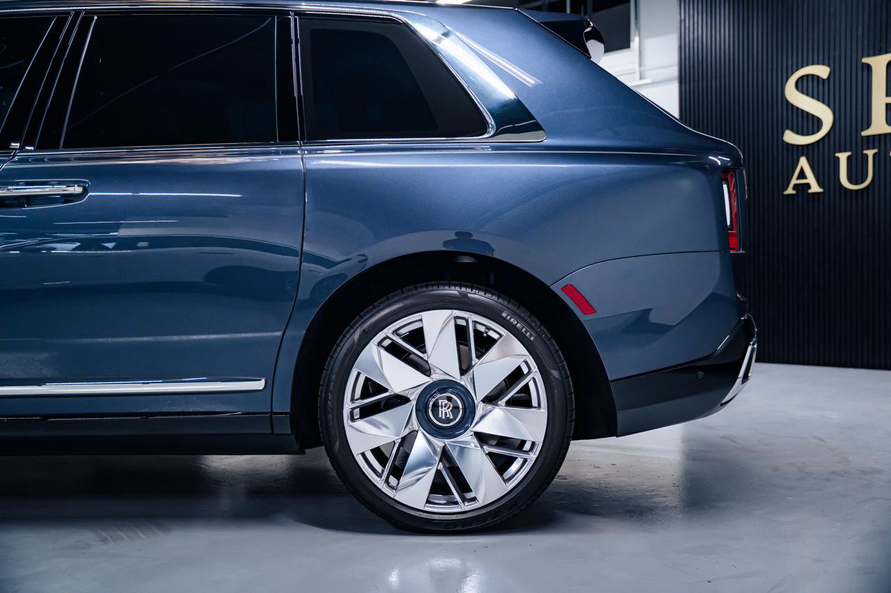 Used 2025 Rolls-Royce Cullinan w/ Dynamic Package AWD/4WD image 10