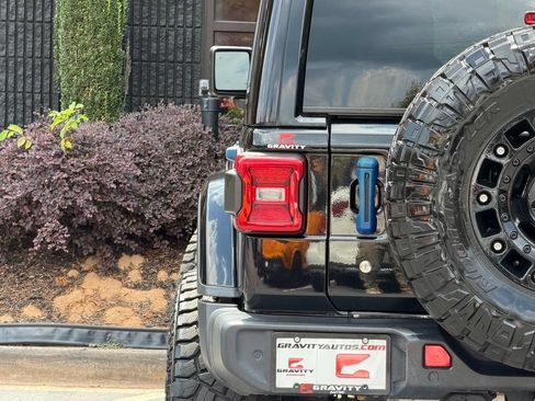 Used 2019 Jeep Wrangler Unlimited Sahara w/ Quick Order Package 24M Moab AWD/4WD image 15