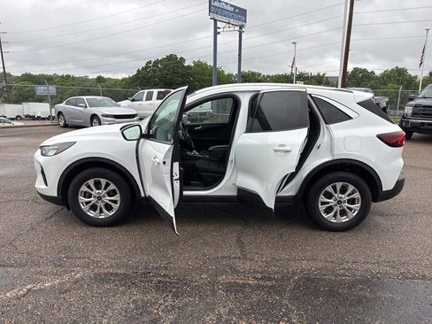 Used 2023 Ford Escape Active w/ Tech Pack #2 AWD/4WD image 4