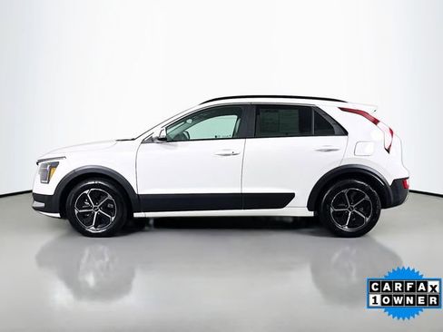 Used 2023 Kia Niro EX image 4