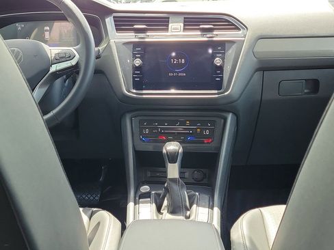 Used 2023 Volkswagen Tiguan SE image 15