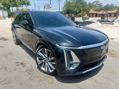 Used 2023 Cadillac Lyriq 2WD image 3