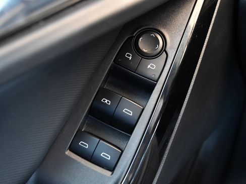 Used 2025 Chevrolet Equinox LT FWD image 35