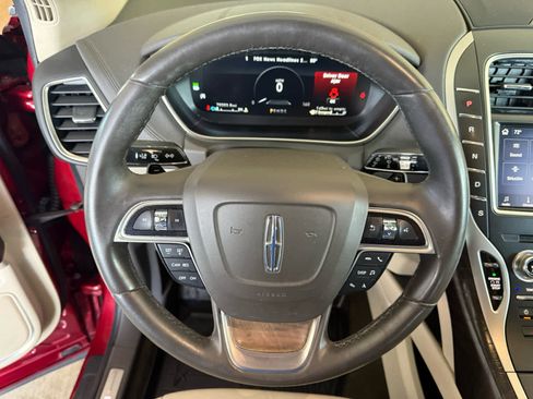Used 2019 Lincoln Nautilus Select FWD image 2