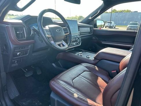 Used 2022 Ford Expedition Limited AWD/4WD image 6