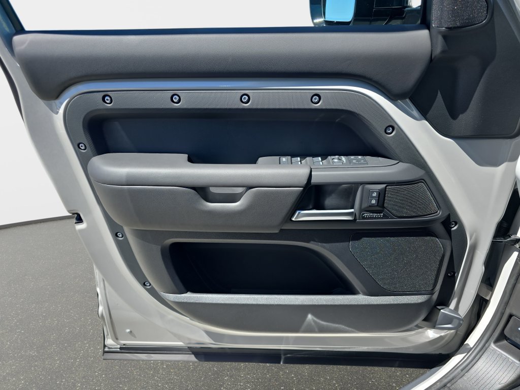 New 2026 Land Rover Defender 110 X-Dynamic SE AWD/4WD image 27