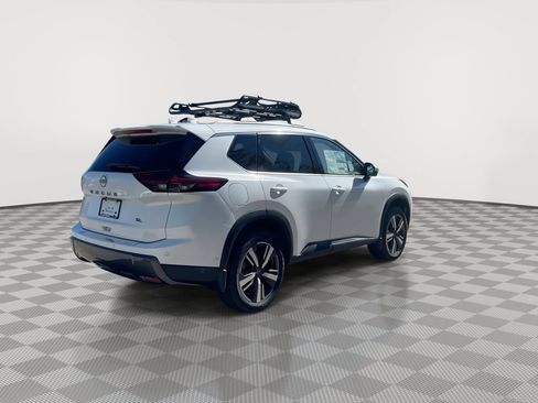Certified 2025 Nissan Rogue SL w/ Tech Package FWD image 10