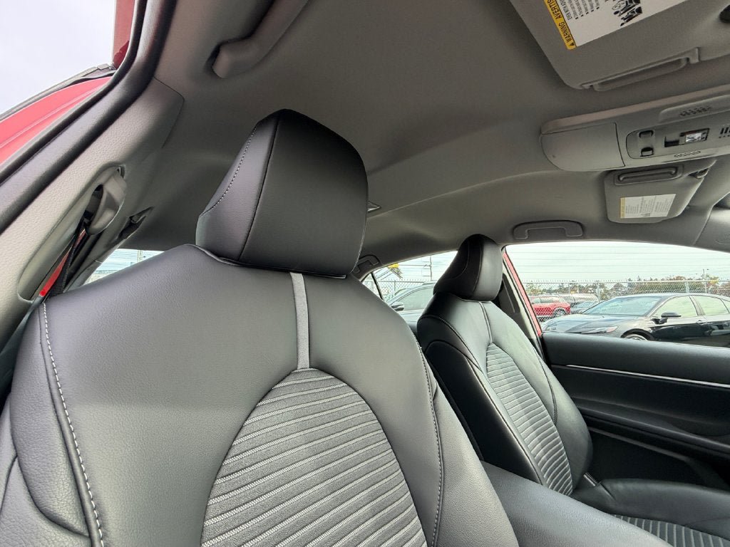 Used 2020 Toyota Camry SE w/ Cold Weather Package AWD/4WD image 27
