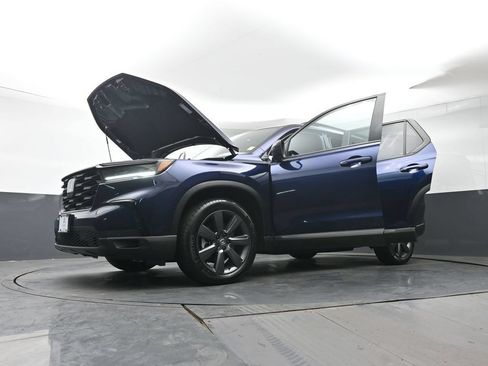 Used 2025 Honda Pilot Sport image 45