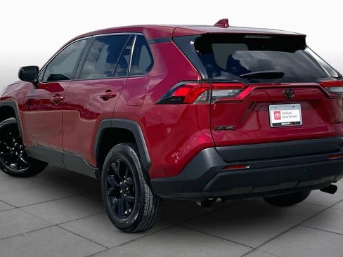 Used 2022 Toyota RAV4 LE FWD image 12