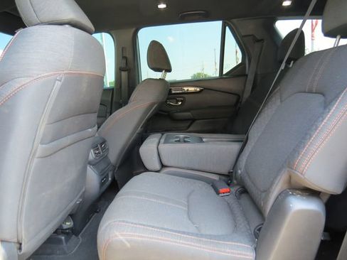 Used 2025 Honda Pilot Sport image 9
