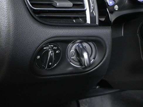 Used 2025 Porsche Macan AWD/4WD image 29
