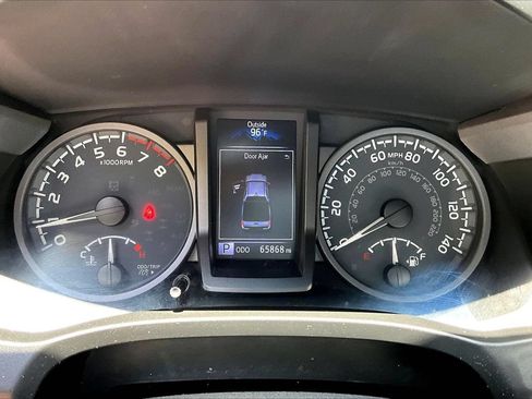 Used 2021 Toyota Tacoma TRD Off-Road AWD/4WD image 11