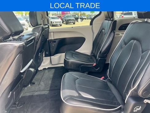 Used 2022 Chrysler Pacifica Limited w/ Uconnect Theater Family Group FWD image 14