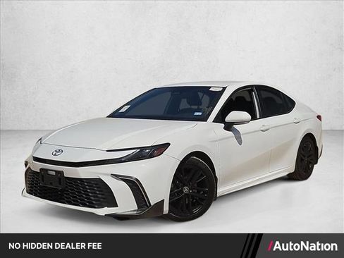Used 2025 Toyota Camry SE FWD image 1