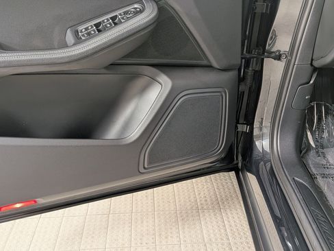 Certified 2023 Porsche Macan AWD/4WD image 14