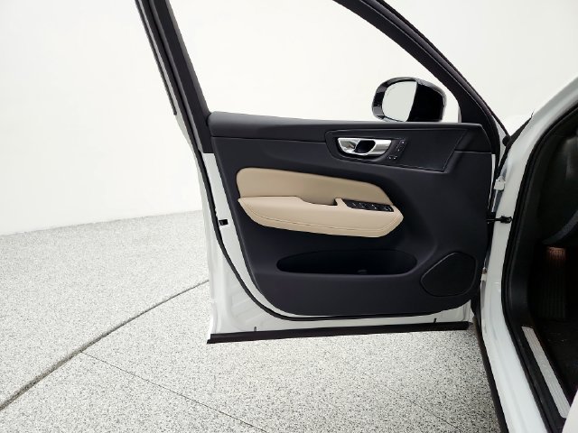 New 2026 Volvo XC60 B5 Plus w/ Protection Package Premier AWD/4WD image 27